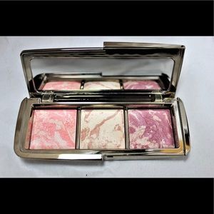 Hourglass Lighting Blush Palette